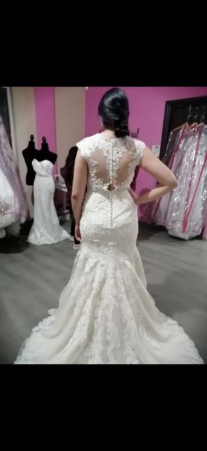 Cuántos vestidos se midieron, para llegar al indicado? 13