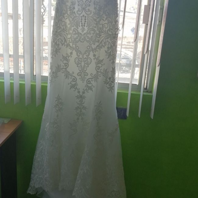 Foto del vestido de novia y damas en el perchero 5