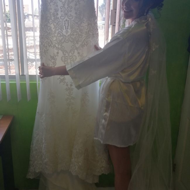 Foto del vestido de novia y damas en el perchero 6