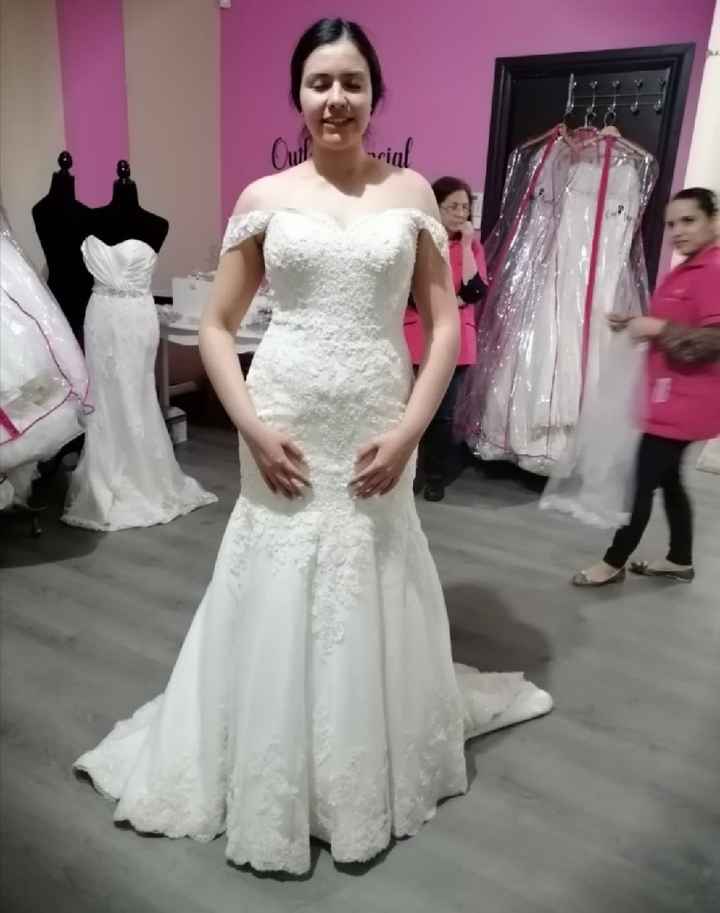 Cuántos vestidos se midieron, para llegar al indicado? - 4