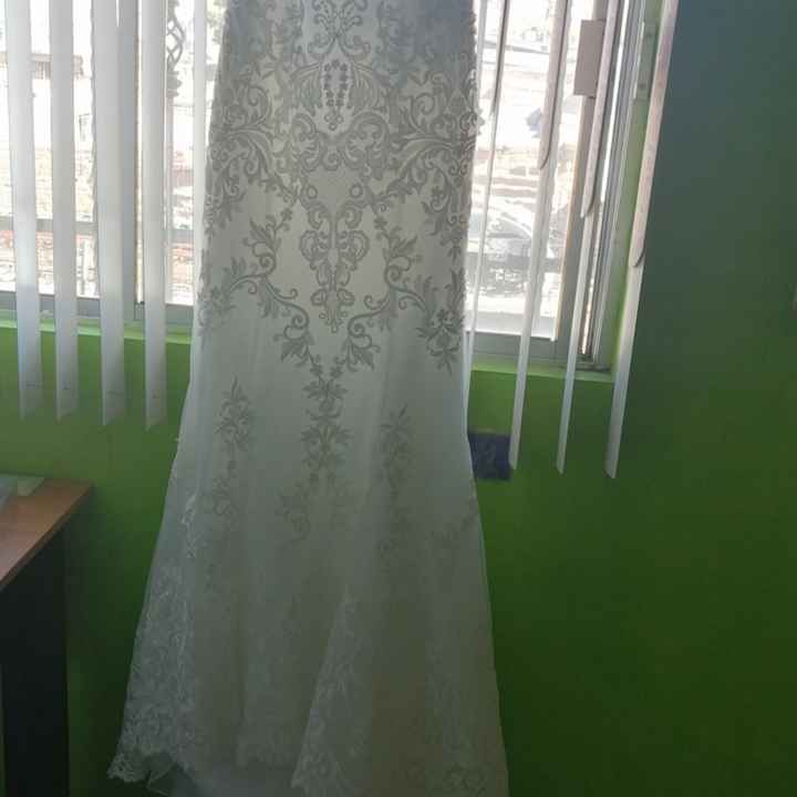 Foto del vestido de novia y damas en el perchero - 1