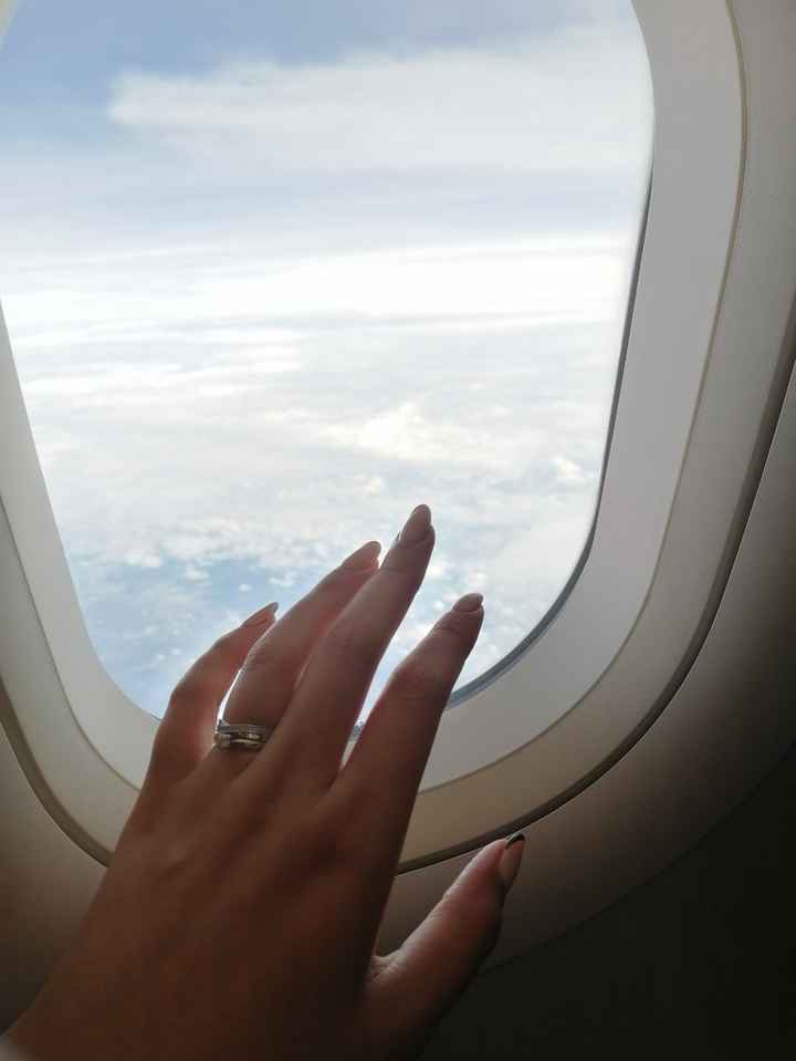 📸 Publica una foto mostrando su anillo de compromiso o alianza de boda - 1