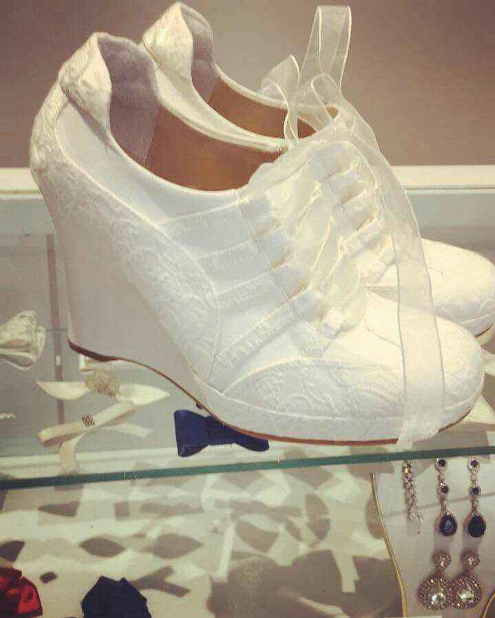Ayuda!  Donde puedo encontrar zapatos o tennis de novia - 1