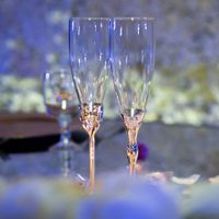Ayuda con copas de brindis - 1