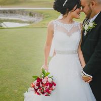 El mio fue de Sacramento Novias .. es corte princesa con colita  y el cinto de brillantes.. me encan