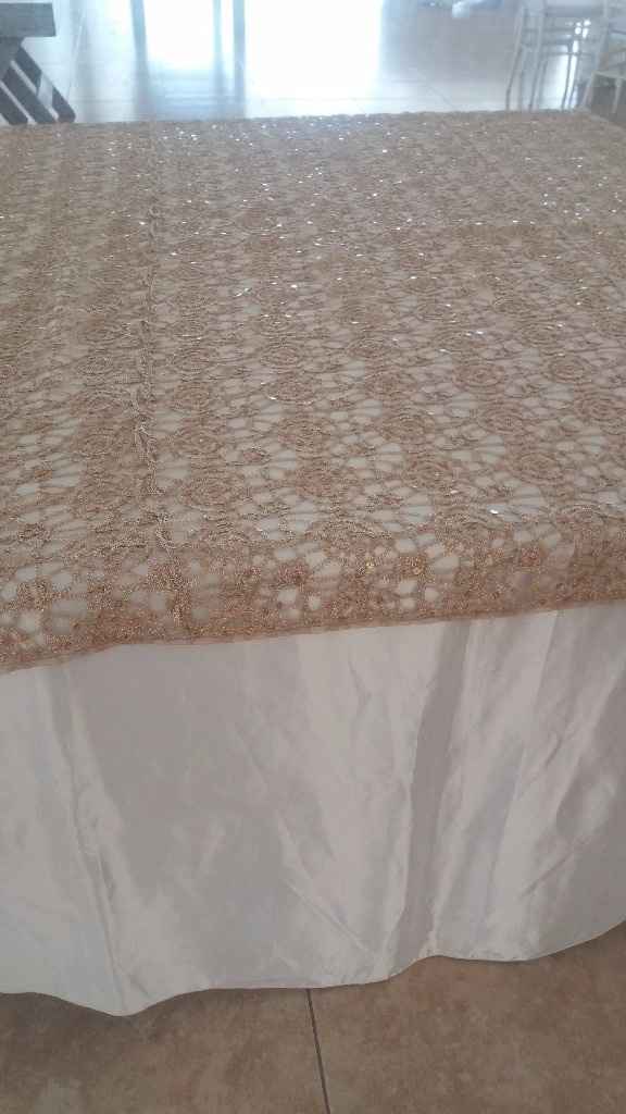 mantel tejido dorado