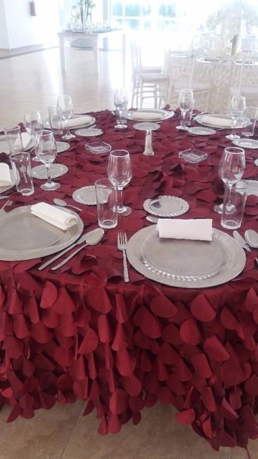 mantel de pétalos rojo-tinto