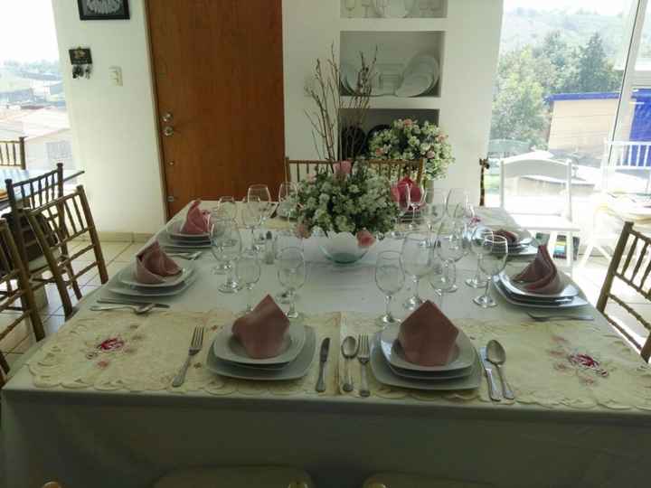 Otra foto de los arreglos bajos con el montaje de mesa