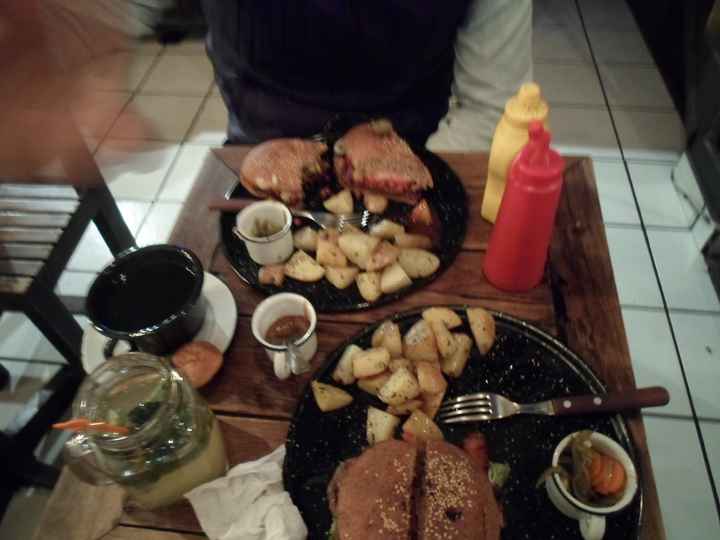 Y A DARLE (la comida es muy muyyy economica y deliiiii)