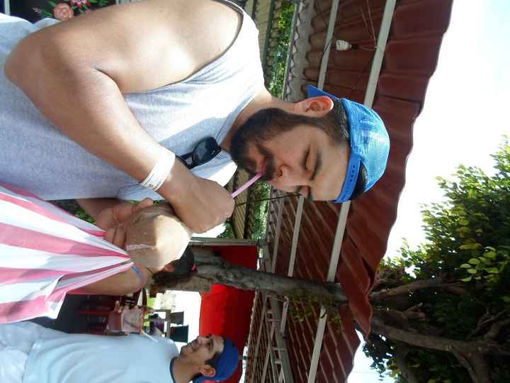 echandose un pozol... es deliciosaaaaa