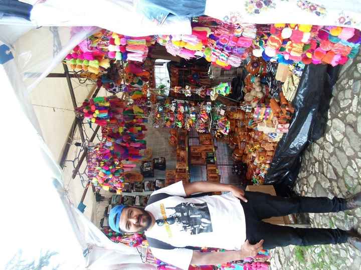 otro lugarr es un mercado de artesanías 