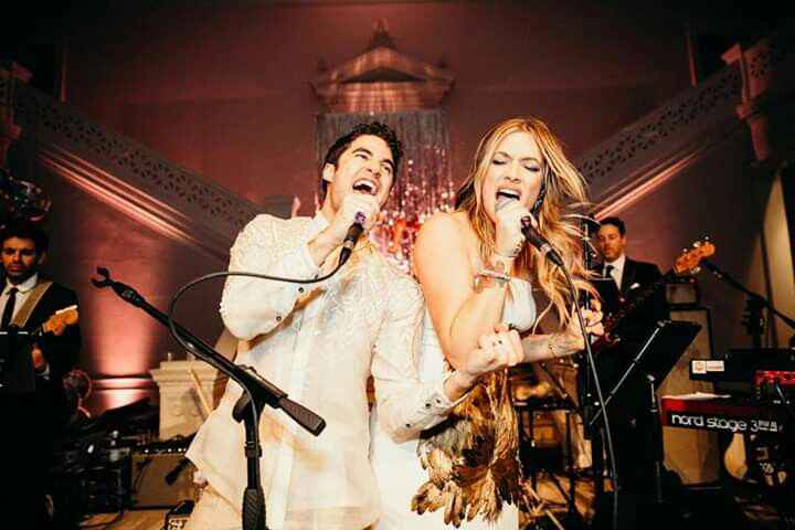 Darren Criss y Mía Swier - 13