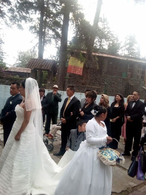 ¿Qué aventarán al salir de la iglesia? - 1