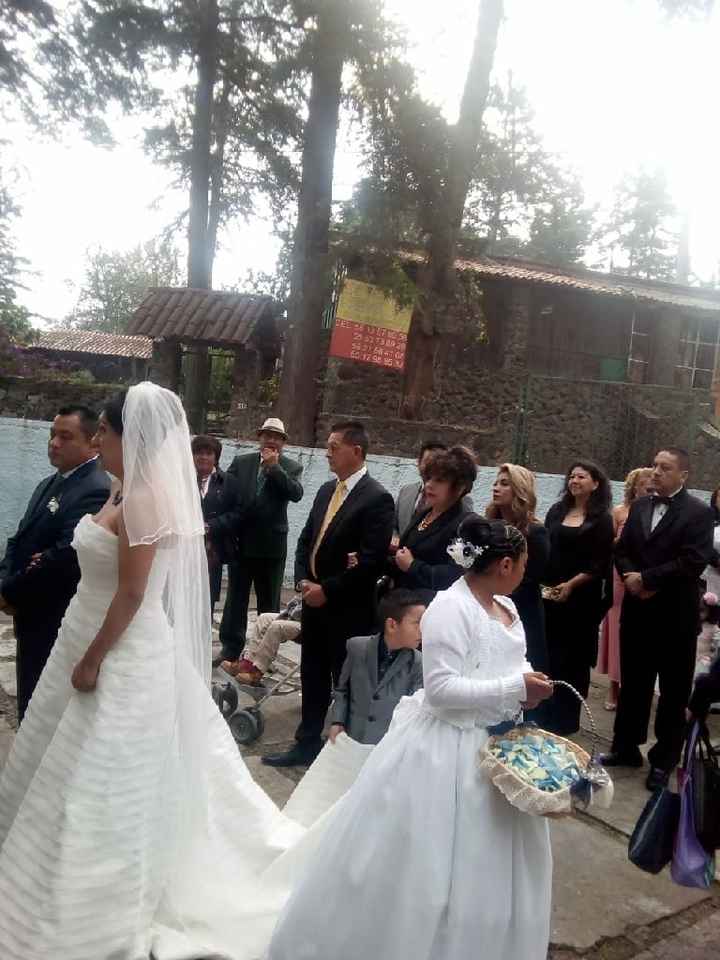 ¿Qué aventarán al salir de la iglesia? - 1