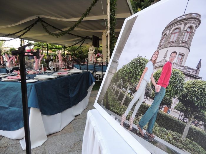 La mesa azul y nuestra foto de bienvenida