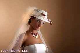 Novia con sombrero