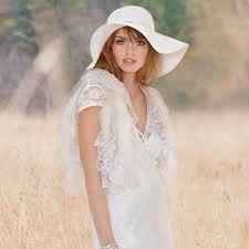 Novia con sombrero
