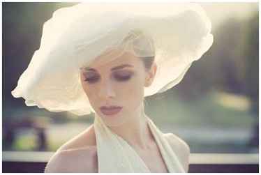 Novia con sombrero