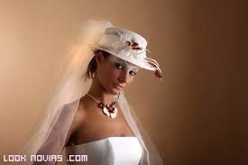 Novia con sombrero