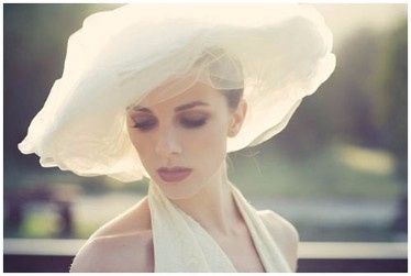 Novia con sombrero