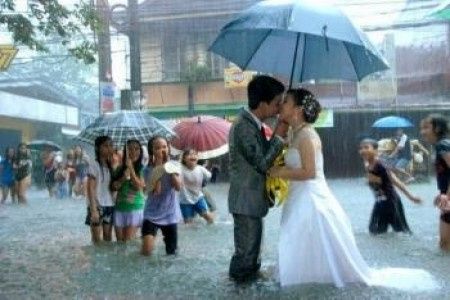 NOVIOS INUNDADOS