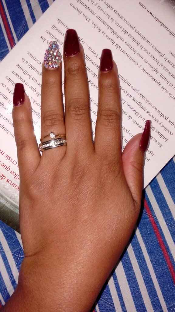  Uñas en color vino - 1