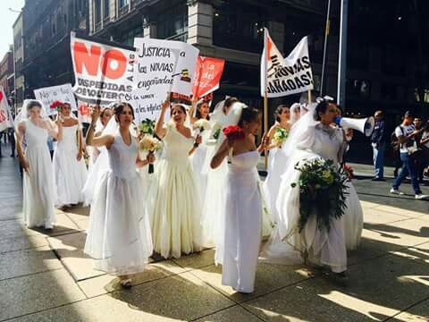 Protestan novias engañadas contra hombres infieles; exigen 'la ley del corazón' - 1