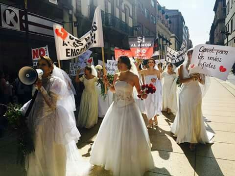 Protestan novias engañadas contra hombres infieles; exigen 'la ley del corazón' - 4