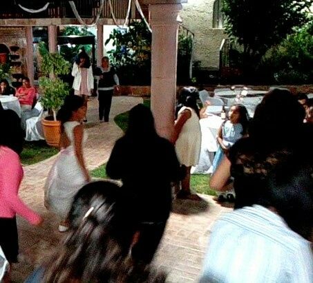  Incómoda "invitada" de blanco 😣 - 4