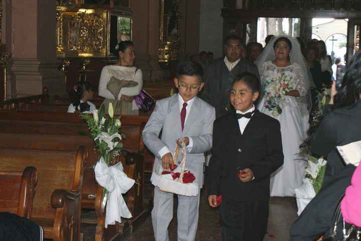 Mi sobrino el de negro/El primo de mi esposo el de gris