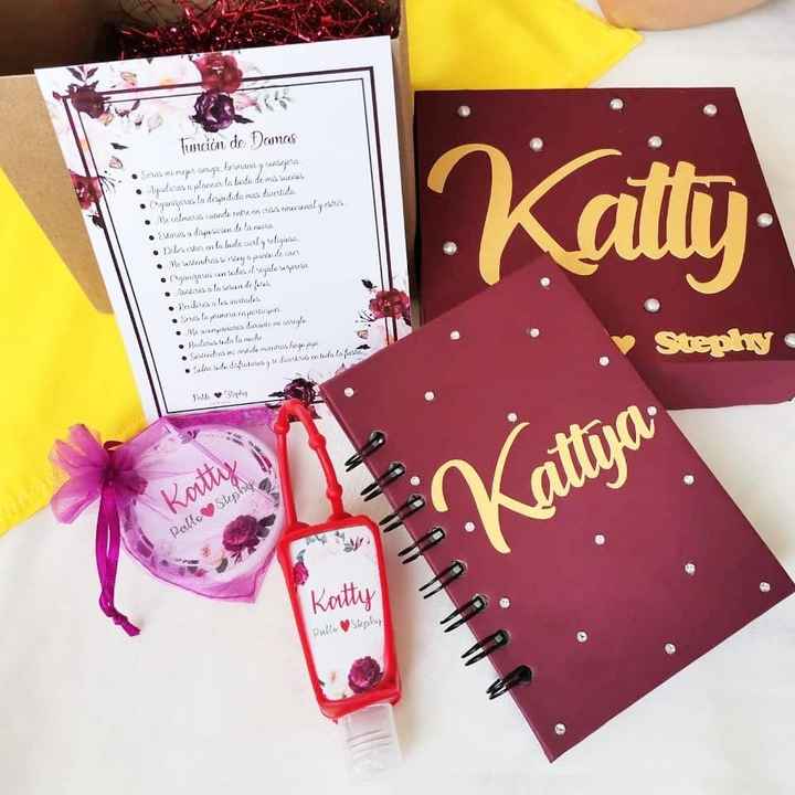 Entrega de cajitas para Damas - 2