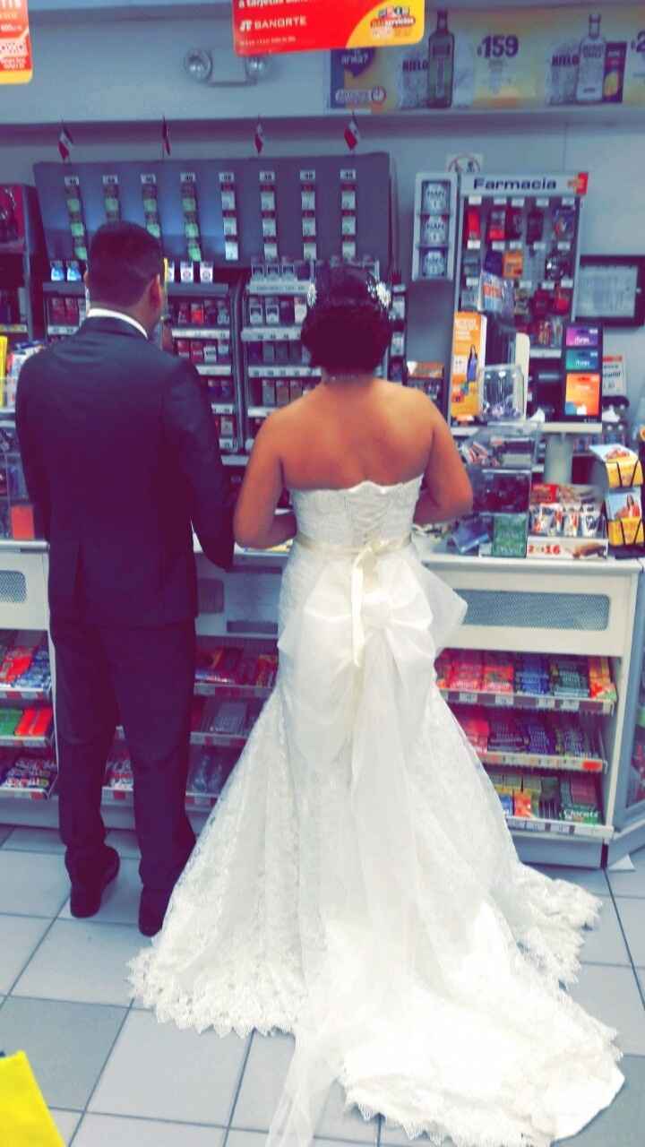 EN EL OXXO CAMINO A LA RECEPCION