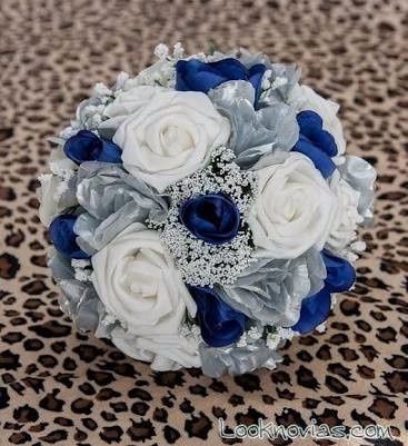 Ramo de novia con toques azul
