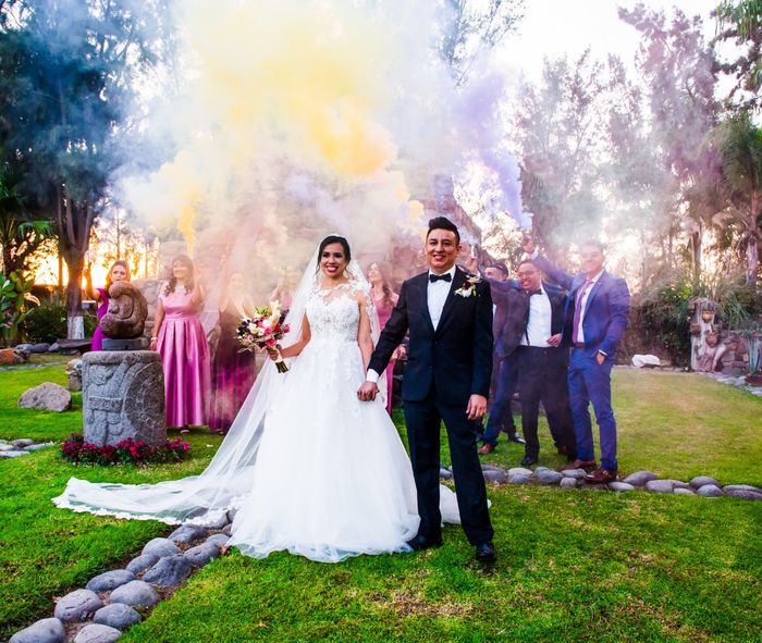 Bombas de humo de colores en tu boda 10