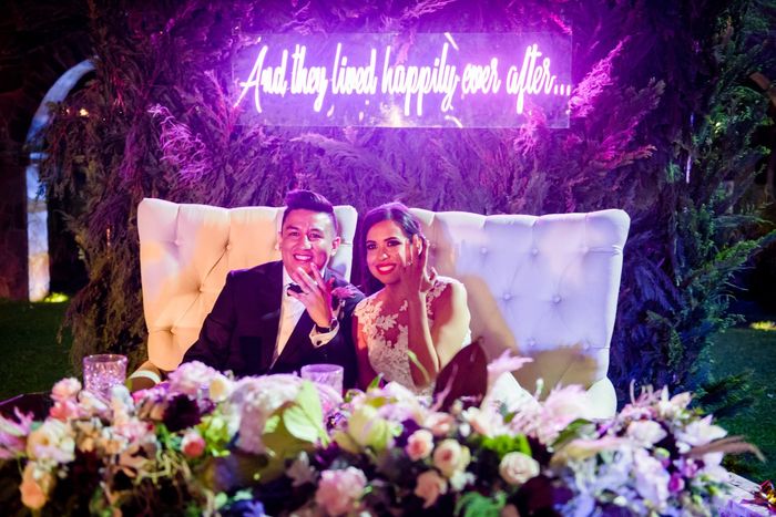 ¿La mesa presidencial para 2 o para 6? #️⃣ - 1