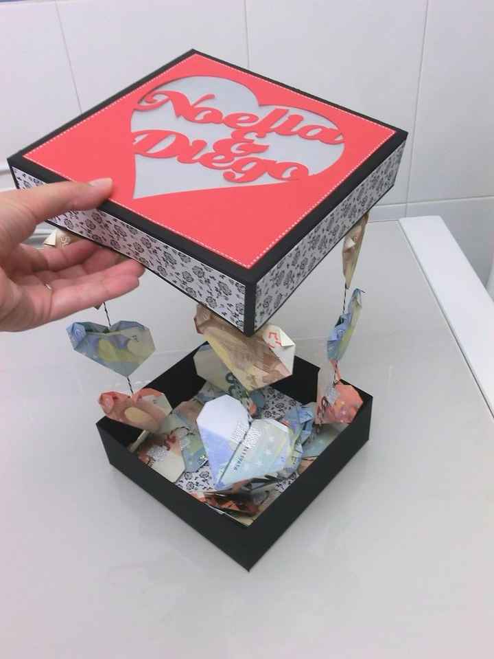 Una cajita donde los hagan en forma de corazones