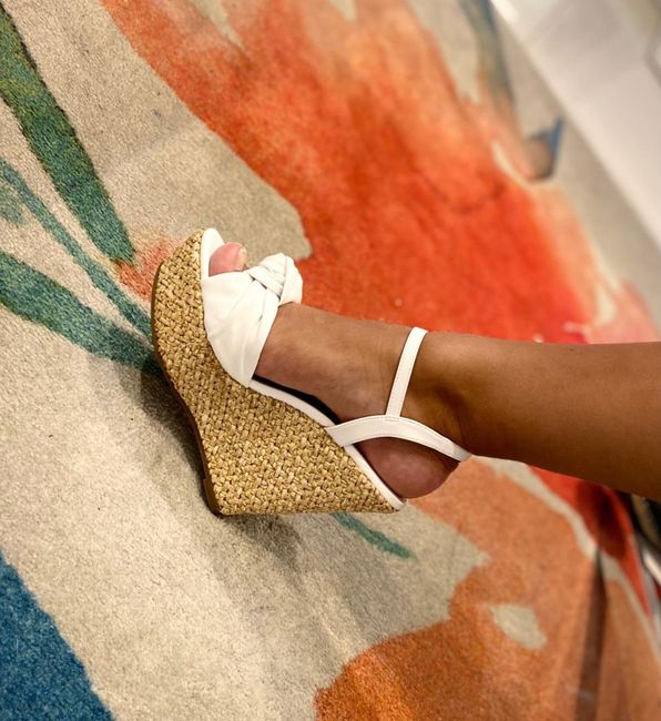 Qué tal estos zapatos? 2