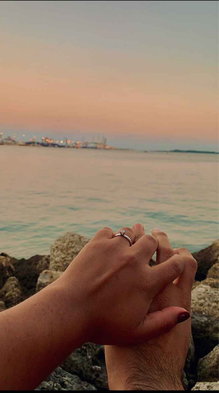 📸 Publica una foto mostrando su anillo de compromiso o alianza de boda - 1