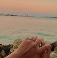 📸 Publica una foto mostrando su anillo de compromiso o alianza de boda - 1