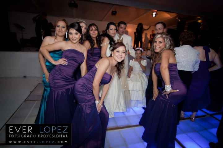 ALGO ASI PARA MIS DAMAS DE HONOR 