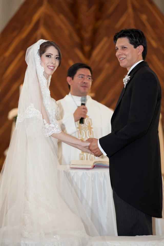 novios en el altar