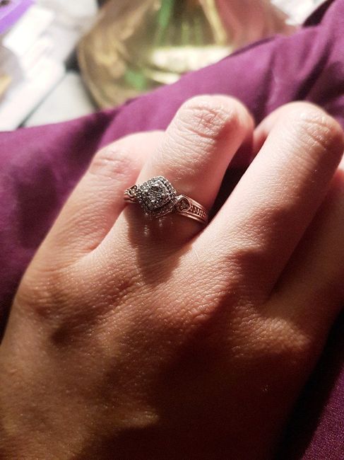 a presumir su anillo 💍 - 1