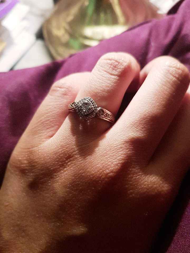 a presumir su anillo 💍 - 1