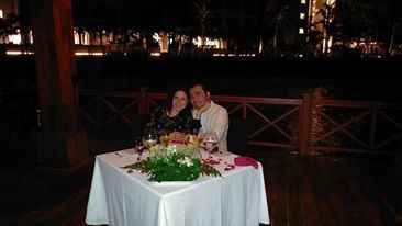 Esta fue la entrega del anillo en Puerto Vallarta en una cena Romántica. Arrodillado frente el mar y