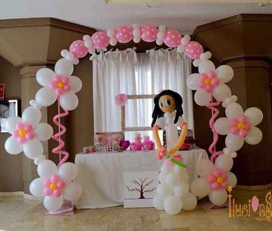 Mesa de Dulces. Diré que de esta me gusta la novia hecha de globos