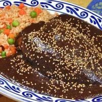  Mole con pollo y de de guarnición arroz