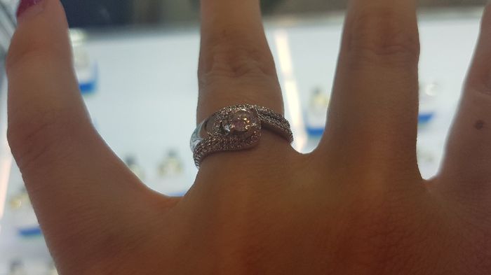 Comparte una foto de tu anillo de compromiso 13