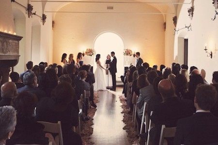 1. Lo primero es entender que tú y tu pareja son quienes se están casando, por lo que la ceremonia d