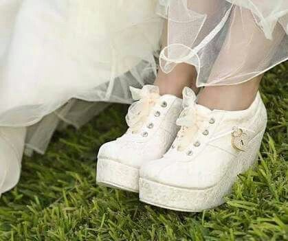 Tenis de novia, alguien? - 1