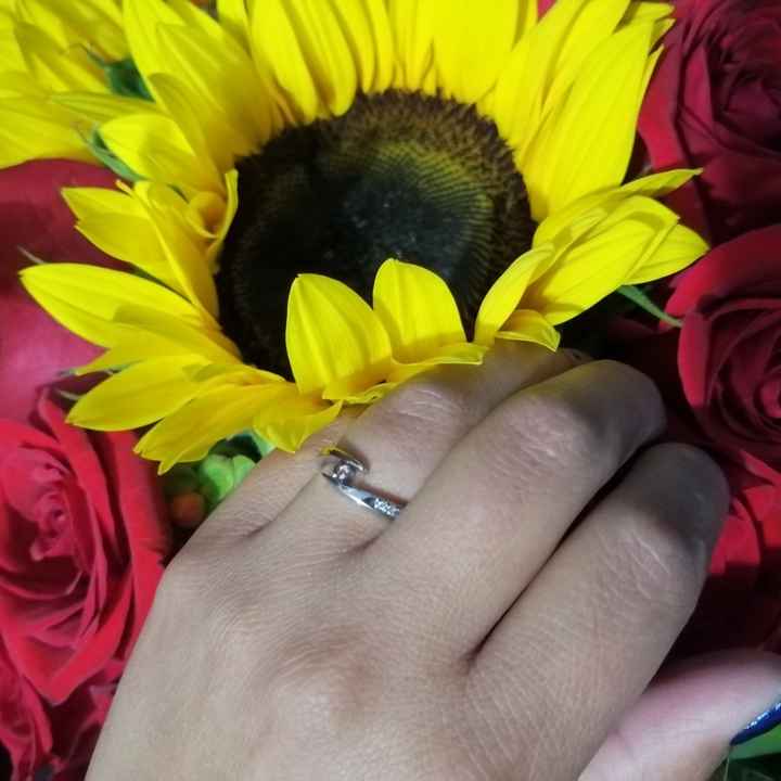 Mi anillo de compromiso, Laura - 1